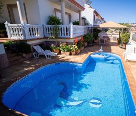 Casa en San Rafael. Vivienda unifamiliar con piscina