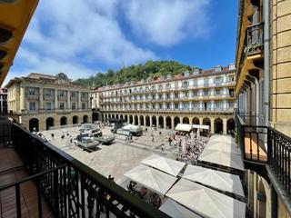 Location Appartement  Constitución plaza 145. Maravilloso piso en alquiler en plena plaza de la constitución d