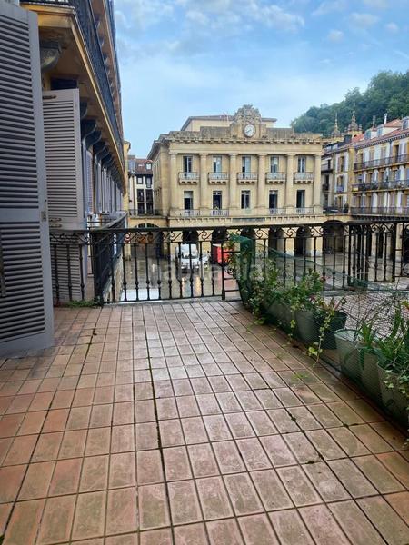 Foto e5906345-15fd-40ce-8671-d2b67a546a40. Alquiler piso en constitución plaza 145 maravilloso piso en alquiler en plena plaza de la constitución en Donostia - San Sebastián