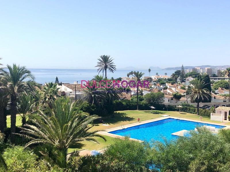 Foto 7018eda4-4bd3-4b74-aded-6292db261367. Chalet mit parking pool in Bahía Dorada Estepona