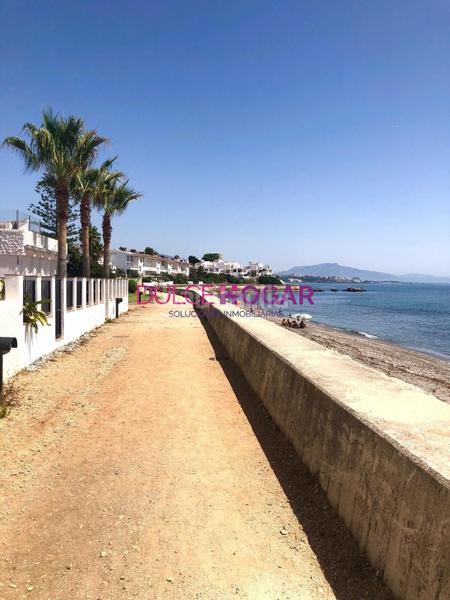 Foto fdce3386-e00e-42ac-bdc8-acb554d69619. Chalet mit parking pool in Bahía Dorada Estepona