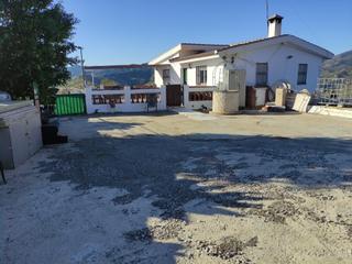Masía  Carretera almarcha/el borge. Casa 2 plantas con piscina y finca con arboles frutales