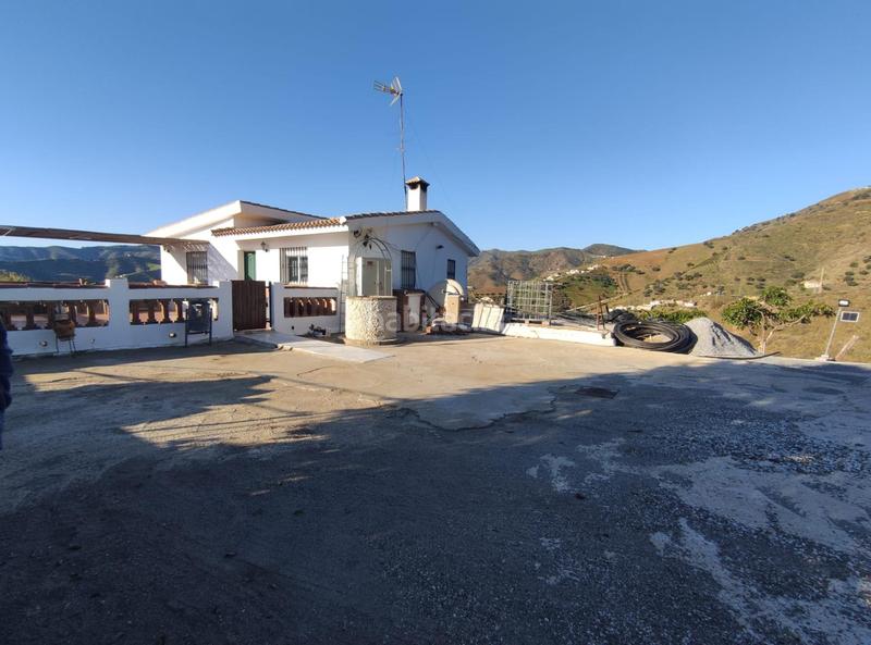 Foto f415c371-488c-43e8-8974-c023eb9a9d77. Masia amb piscina a Cútar