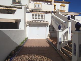 Lloguer Casa adossada a La Cala del Moral. Alquiler adosado 4 dormitorios avda. jabega contrato de 11 meses