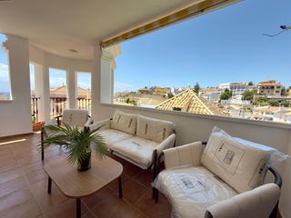 Planta baja  Montecillo. Magnifico piso reformado de tres dormitorios , terraza y patio!