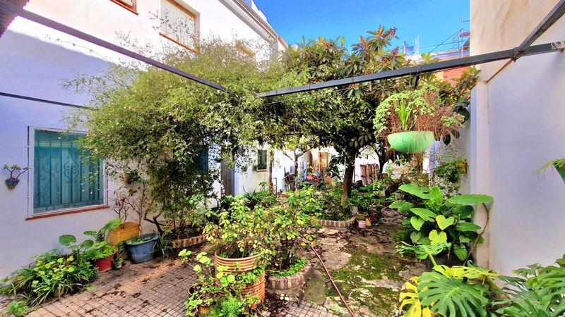 Foto a2cb7f58-5f56-47b8-a1a9-fe98992b7456. Casa adossada amb aparcament a Centro Antequera
