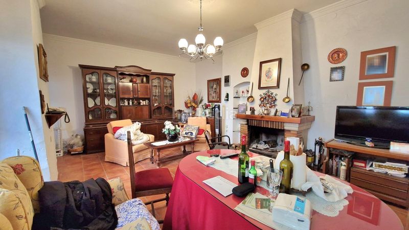 Foto d31be4c2-74c9-43c2-86d2-947f13235852. Casa adossada amb aparcament a Centro Antequera