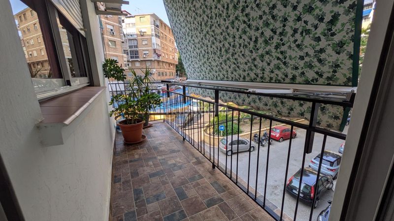Foto 286e7642-f99b-46d3-bd9b-5310a54c6715. Piso  de 3 habitaciones totalmente reformado en Parque Victoria Eugenia, junto al maternoinfantil y la rosaleda en Málaga