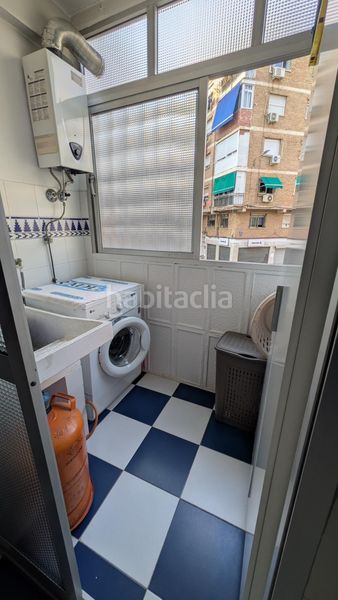 Foto f0a86b70-65cc-4f66-baab-bbd29ca78e07. Piso  de 3 habitaciones totalmente reformado en Parque Victoria Eugenia, junto al maternoinfantil y la rosaleda en Málaga