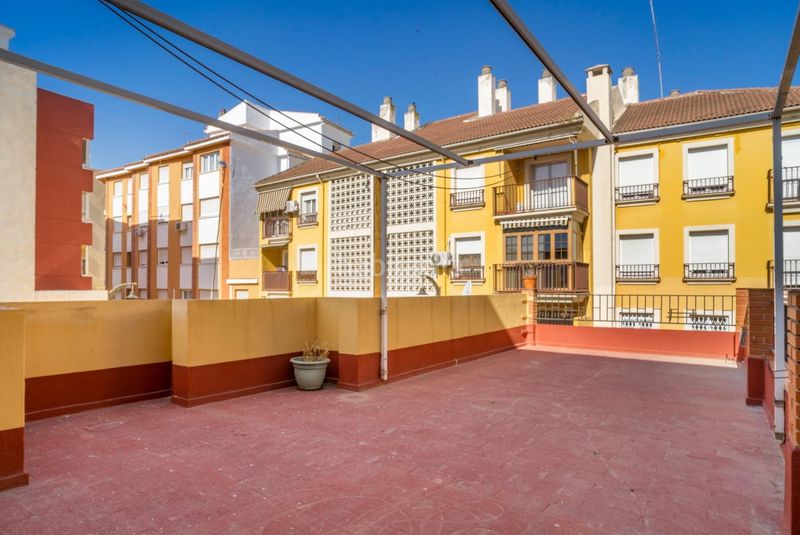 Foto cd60c072-a705-42d0-83df-adbdd9f481bb. Casa a La Trinidad Málaga