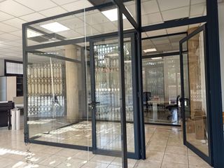 Local Comercial a Calle de joan maragall 1. Esquinero totalmente exterior