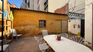 Casa adossada a Col·legis Nous