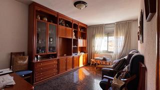 Etagenwohnung in Col·legis Nous. Acogedor piso en mollet del vallès, ideal para familias