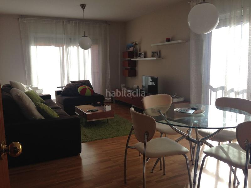 Foto d9f7c2e6-6f4a-4cd5-b782-f36fff09c9f2. Pis amb calefacció aparcament a Olot