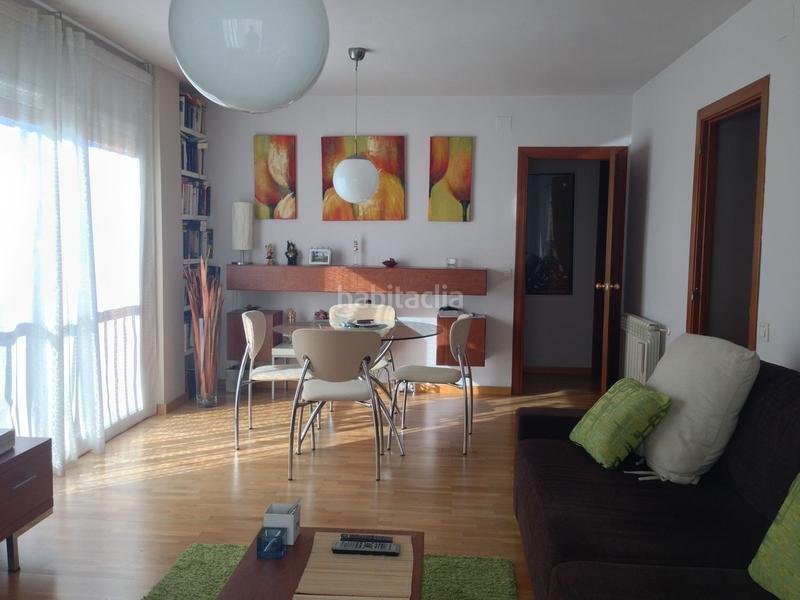 Foto e05e7167-1773-44c9-8a81-267c61837c7e. Pis amb calefacció aparcament a Olot