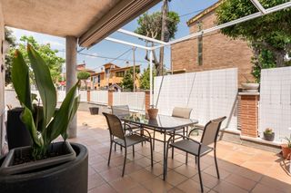 Maison jumelée à Parets del Vallès. Casa 4 habitaciones en el eixample de parets