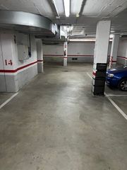 Rent Motorcycle parking in Carrer de la bruguera 347. Parking moto