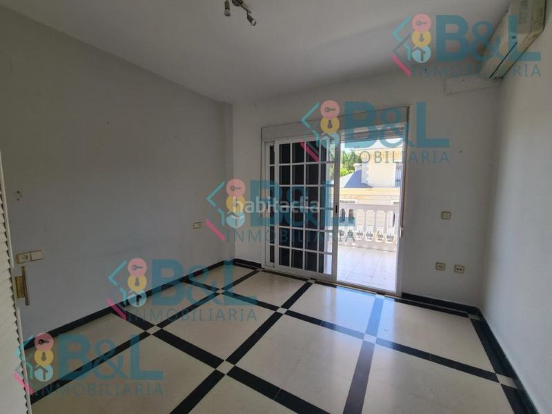 Foto 8805ce93-1aef-464e-baa0-d764bb59e29b. Chalet mit parking in Punta Umbría