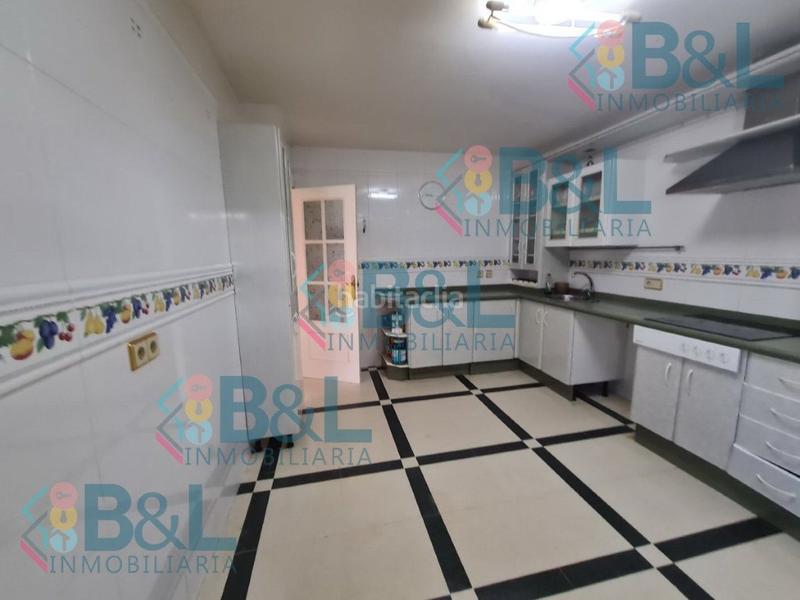 Foto fd5428f2-c085-49cc-8d38-ee81310af74c. Chalet mit parking in Punta Umbría