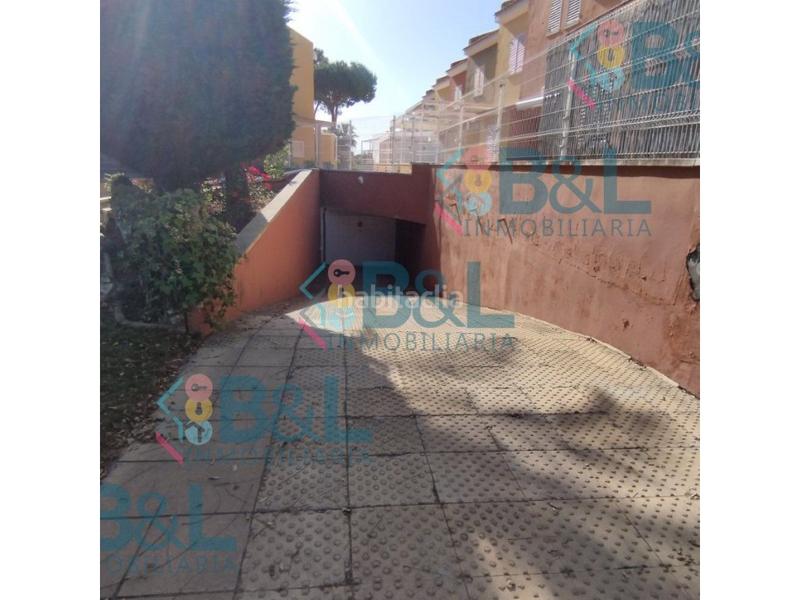 Foto 07ed26c2-62a4-467c-a784-097a851e3da0. Parking coche plaza de garaje campo de golf . en Islantilla