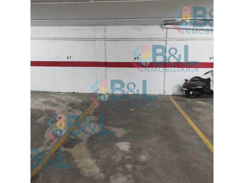 Foto 257ef03a-f62e-496b-9b21-211348786046. Parking coche plaza de garaje campo de golf . en Islantilla