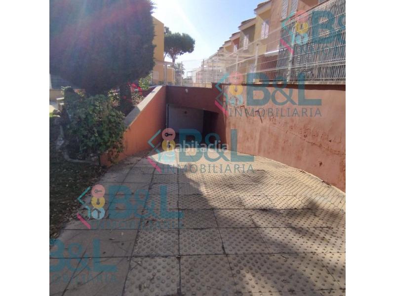 Foto 4797c319-2967-49da-9356-5f2368c80214. Parking coche plaza de garaje campo de golf . en Islantilla