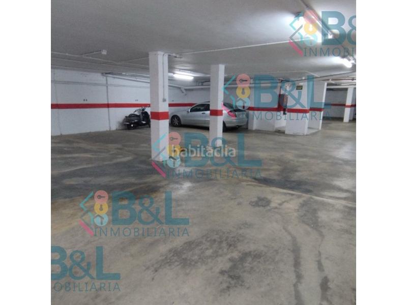 Foto 9aa1185e-4a85-4fe4-ad6b-e165a12bf48e. Parking coche plaza de garaje campo de golf . en Islantilla