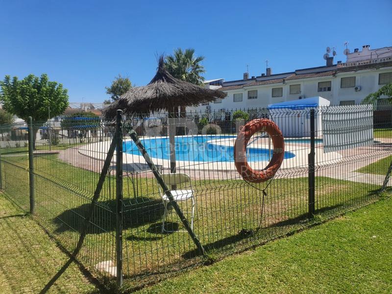 Foto fa56c808-240d-4784-b6bf-6e5b68a8797c. Casa adossada a Núcleo Urbano Aljaraque