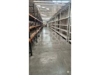 Rent Industrial building in Nuevo Parque - Los Rosales - Tráfico Pesado. Nave en alquiler