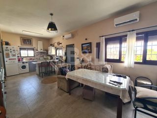 Bauernhof in Beas. Finca rustica con casa