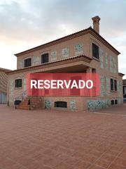 Chalet à Pepino. Chalet independiente en prado del arca