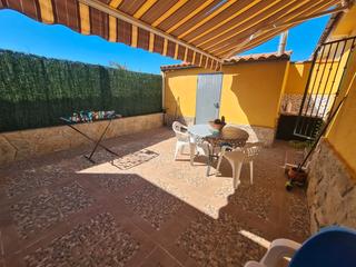 Maison jumelée à San Román de los Montes. Casa adosada con patio en san roman de los montes