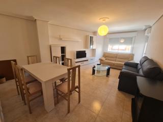 Rent Flat in Casco Antiguo. Piso de alquiler en la zona casco antiguo