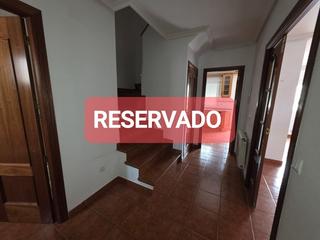 Casa adossada a Patrocinio-Nueva Talavera. Casa seminueva adosada con patio