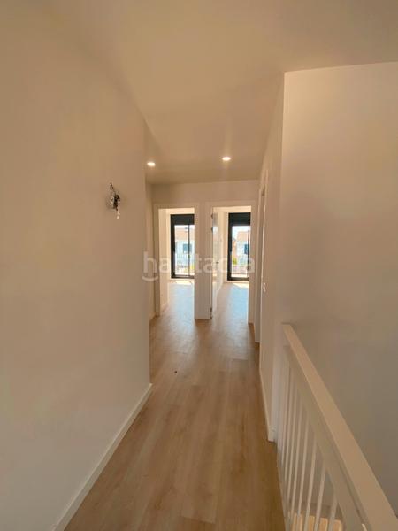 Foto 3f7b10dc-229e-4c9b-acdd-e16a353b9d27. Casa aparellada amb xemeneia calefacció aparcament piscina a Cambrils