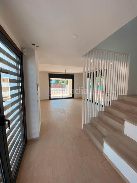 Foto 4da09f3c-6cf1-47fe-bcac-4290524909b9. Casa aparellada amb xemeneia calefacció aparcament piscina a Cambrils