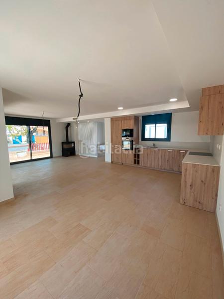 Foto 8f13225c-a224-4e69-a075-361dd9c968bc. Casa aparellada amb xemeneia calefacció aparcament piscina a Cambrils