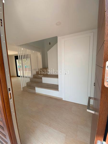 Foto ad2bd504-bf3d-4ef0-ad1f-a6cceae8110c. Casa aparellada amb xemeneia calefacció aparcament piscina a Cambrils