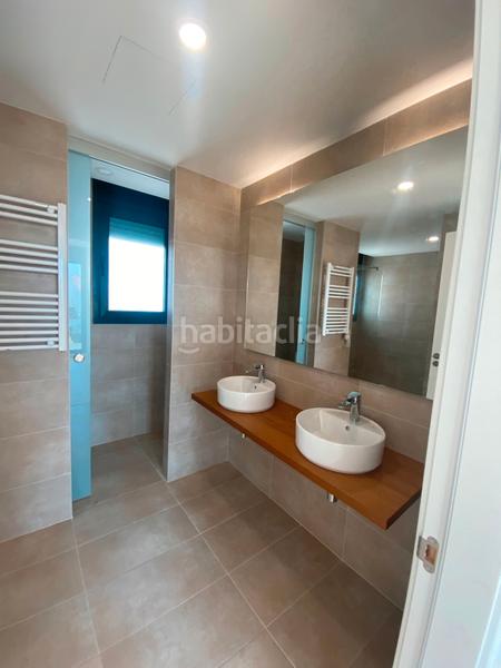 Foto ddbe5395-fec3-477f-bf70-2a153ef85d06. Casa aparellada amb xemeneia calefacció aparcament piscina a Cambrils