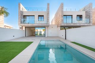 Chalet dans El Dorado Platja. Chalet de alto standing con jardn y piscina privada en la mejor
