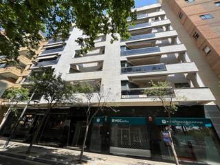Flat in Passeig de sunyer 3. Piso con dos plazas de parking