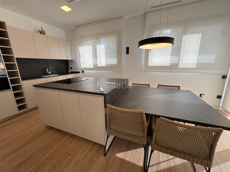 Foto ba9e5ea9-133d-42f5-b772-fb8db6f6a950. Chalet con camino riscaldamento parcheggio piscina in Cambrils