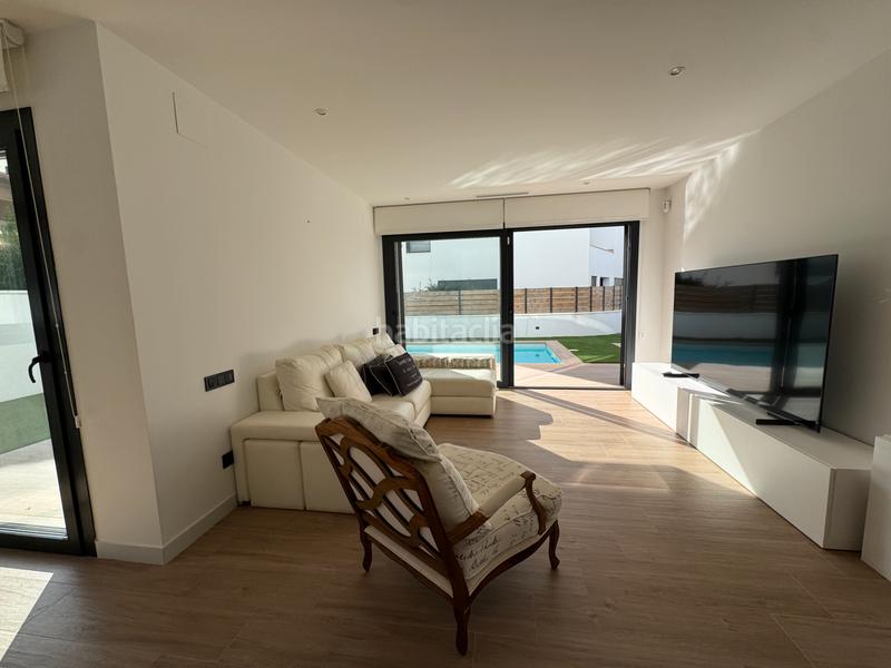 Foto c811e18a-4d50-4bc5-b2ba-5f77f42fd817. Chalet con camino riscaldamento parcheggio piscina in Cambrils