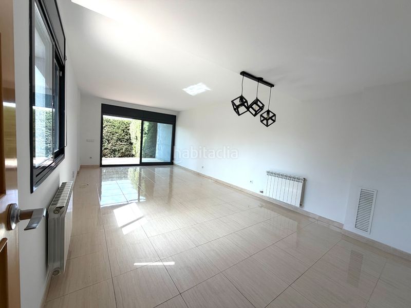 Foto 00c8e6d4-6dcc-48eb-87dd-9800c4fa3442. Casa aparellada amb calefacció aparcament piscina a Cambrils