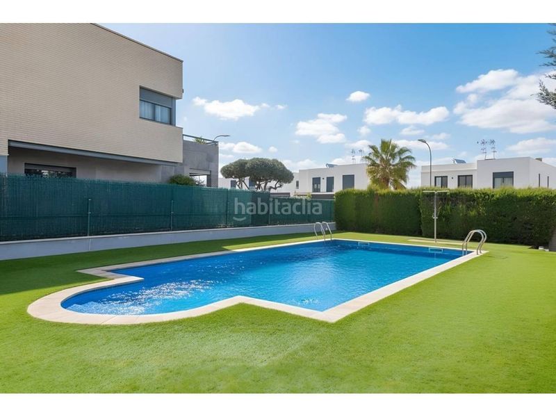 Foto 01ac6d62-0aad-4ee2-9100-570597459469. Casa aparellada amb calefacció aparcament piscina a Cambrils