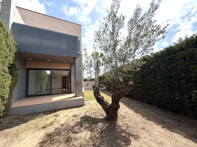 Foto bd6d6d9d-5bbb-4a68-8d96-c6613a50f7d5. Casa aparellada amb calefacció aparcament piscina a Cambrils