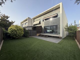 Doppelhaus in Jardins de Vilafortuny - Mas d'en Bosch. Espectacular chalet esquinero en vilafortuny cambrils