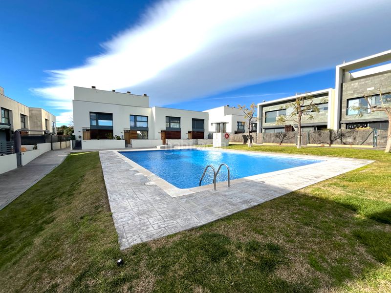 Foto 949db90d-fb84-4c96-83f4-8cd5e1caf43c. Casa aparellada amb calefacció aparcament piscina a Cambrils