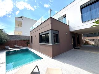 Chalet in Vinyols i els Arcs. Espectacular chalet en cambrils muy cerca del centro