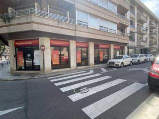Local commercial à De rosselló 25. Oficna amplia a pie de calle